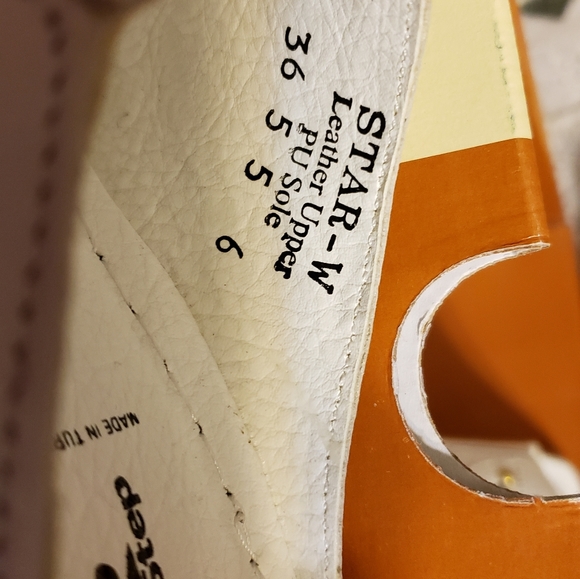 New Spring Step White Sandals - Picture 12 of 12